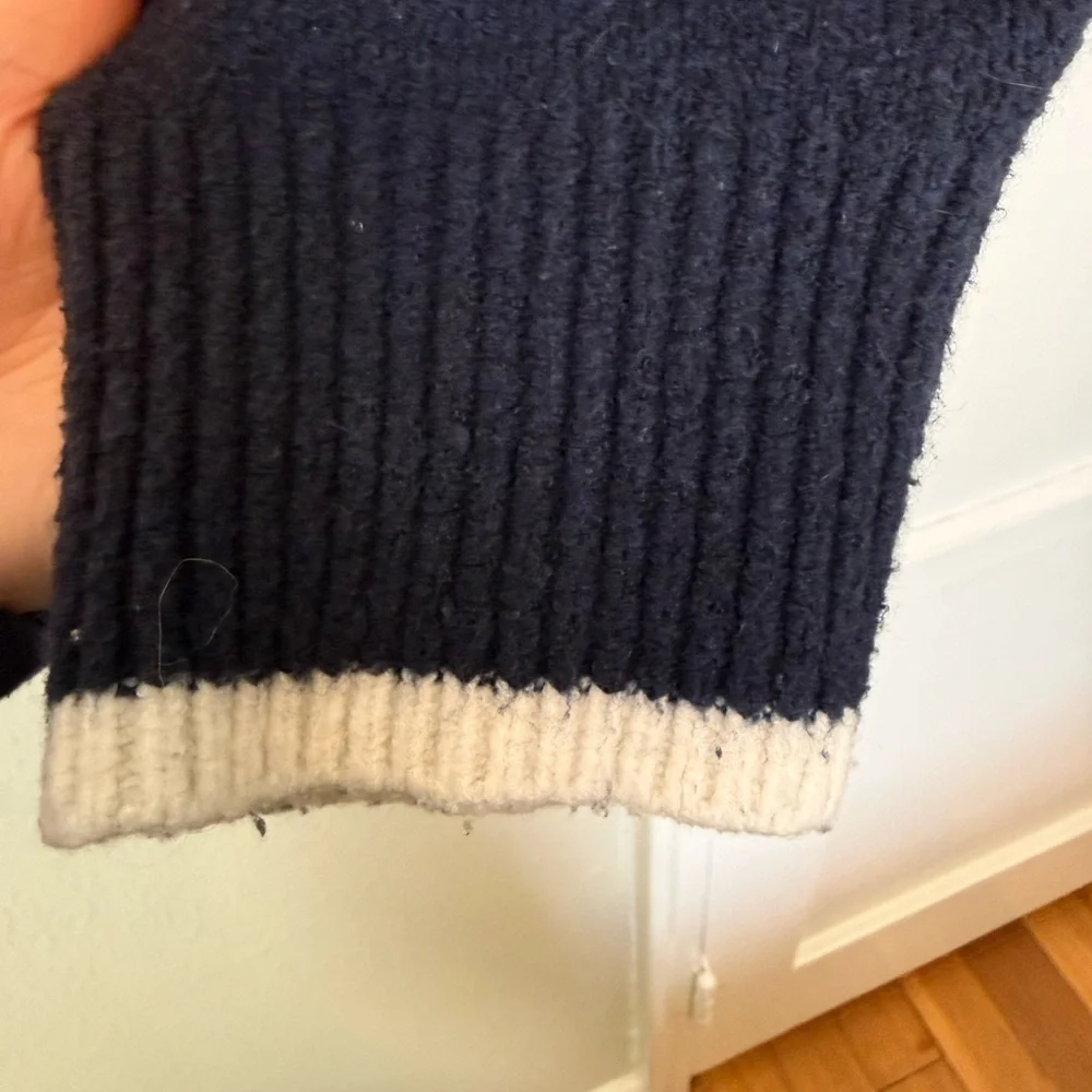 Abercrombie & Fitch Women’s Dark Blue Sweater with White Accent Size Large - Picture 7 of 8